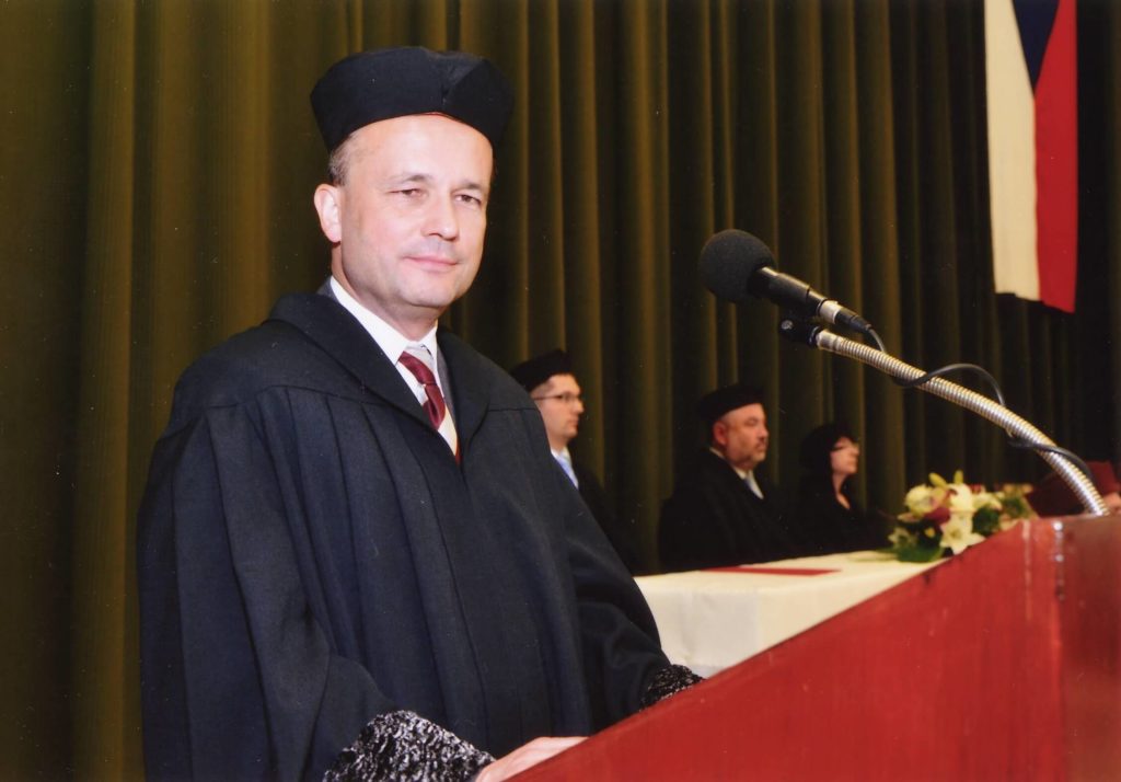 Dr. Miroslav Pavlák